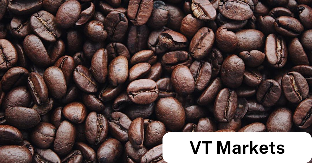 Close-up image of roasted coffee beans, symbolising soft commodities trading like coffee, cocoa, and sugar with VT Markets for diversification and market opportunities.